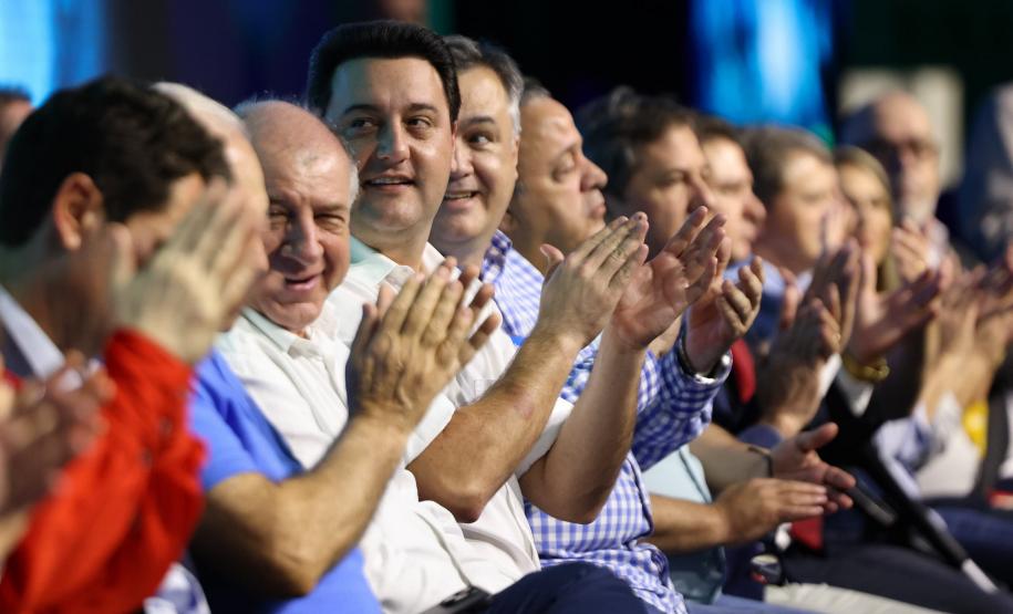 Governador anuncia R$ 1 bilhão para fortalecer a saúde no Paraná