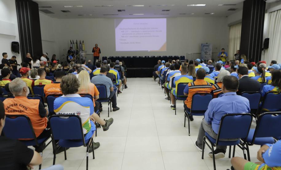 Profissionais contratados para o Verão Maior Paraná vão auxiliar população afetada pelas chuvas