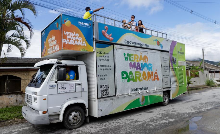 Mais de 300 profissionais trabalham na conscientização contra a dengue no Litoral