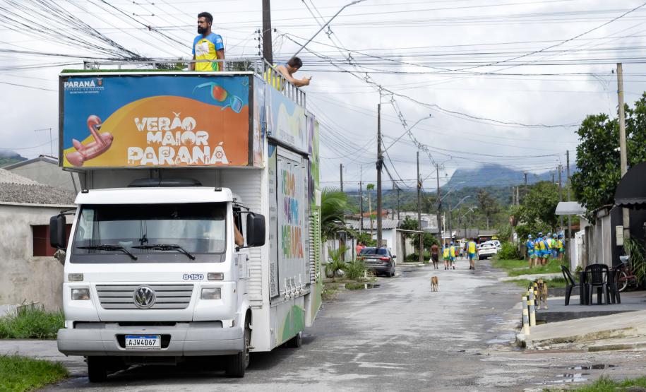 Mais de 300 profissionais trabalham na conscientização contra a dengue no Litoral