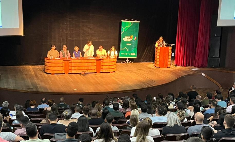 Profissionais do Programa Mais Médicos participam de acolhimento no Paraná