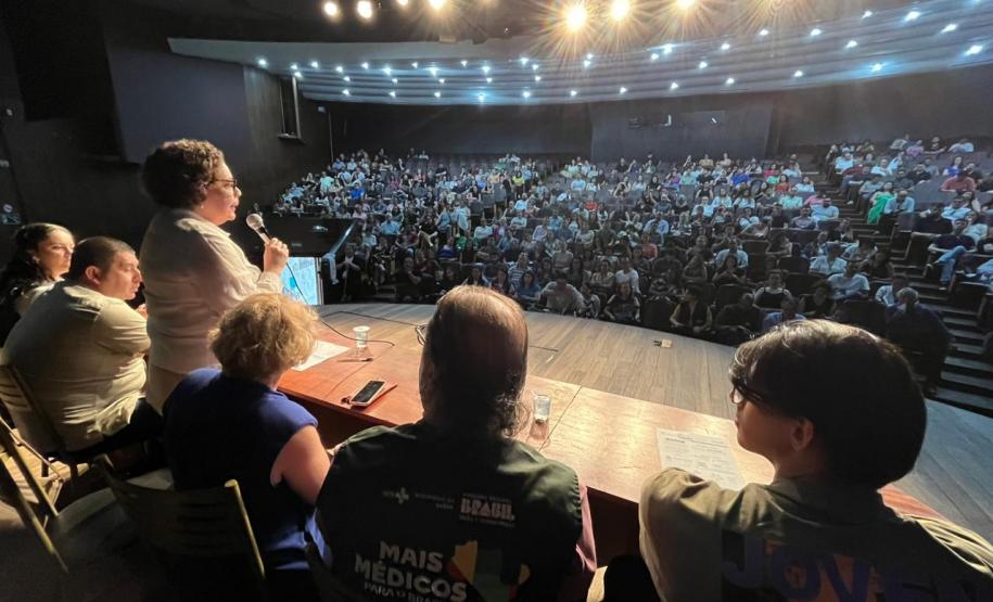 Profissionais do Programa Mais Médicos participam de acolhimento no Paraná