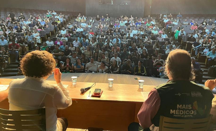 Profissionais do Programa Mais Médicos participam de acolhimento no Paraná