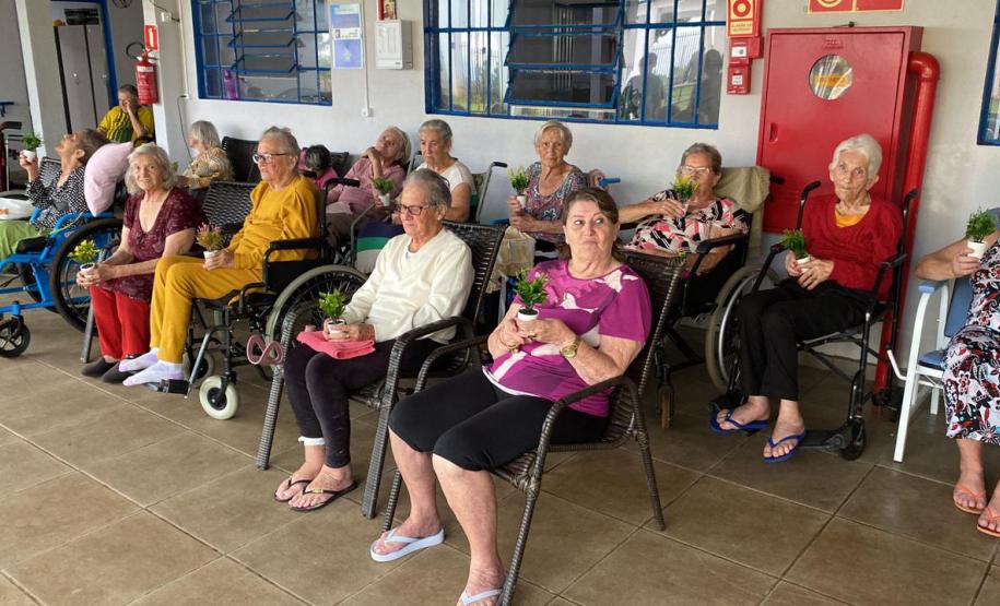No dia nacional do Cuidador de Idosos, Saúde ressalta a importância da dessa atividade