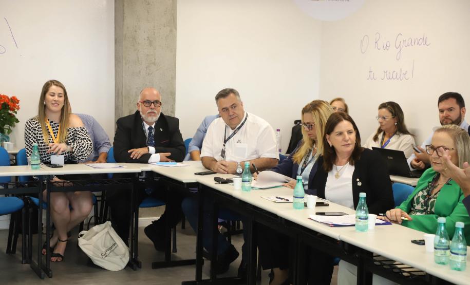 Paraná apresenta processo de compra de medicamentos por consórcio no Cosud