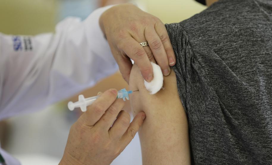 Com 1,3 mil salas abertas, Dia D de vacinação contra a gripe será neste sábado no Paraná