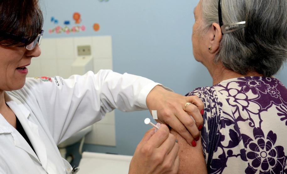 Paraná chega a 1 milhão de doses aplicadas contra a gripe, mas cobertura ainda é baixa