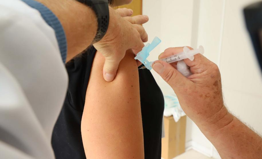 Paraná chega a 1 milhão de doses aplicadas contra a gripe, mas cobertura ainda é baixa