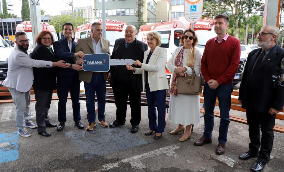 Estado entrega 24 novas ambulâncias para fortalecer o Samu de Curitiba
