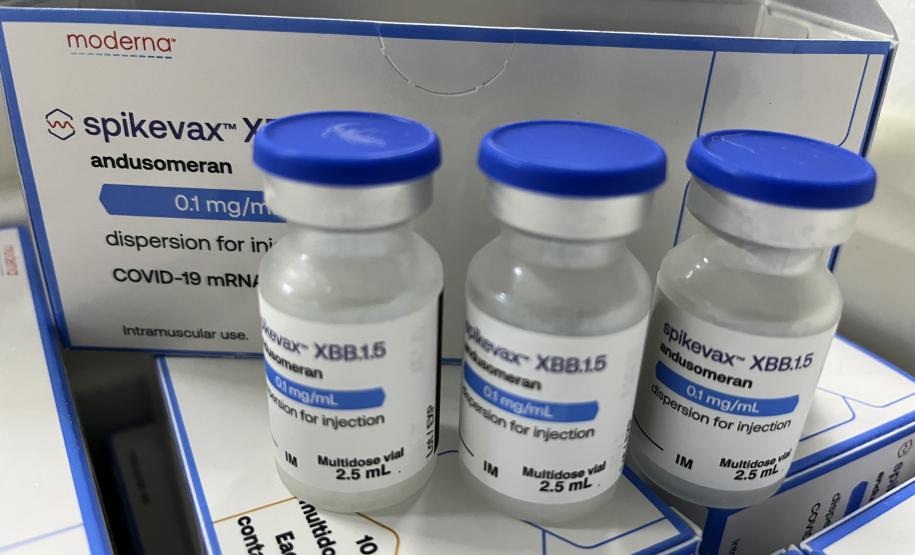 Paraná recebe primeiro lote da vacina atualizada da Covid-19