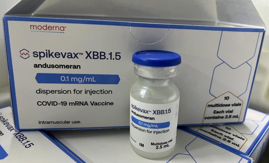 Paraná recebe primeiro lote da vacina atualizada da Covid-19