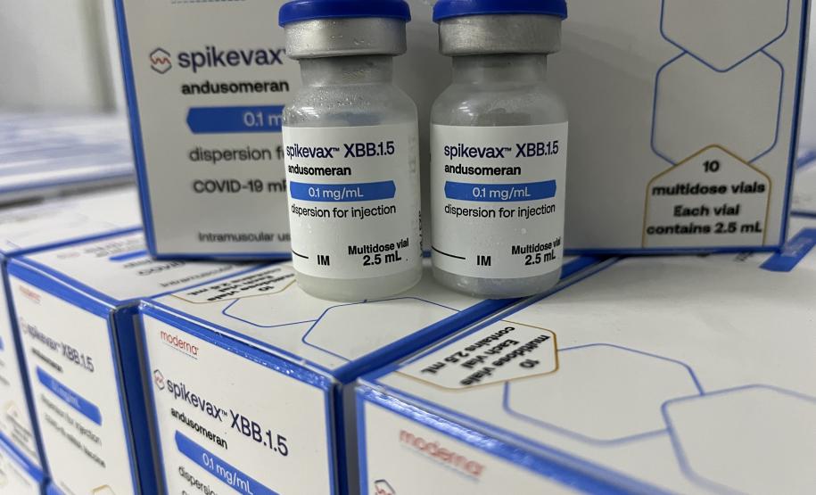 Paraná recebe primeiro lote da vacina atualizada da Covid-19