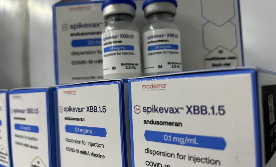 Paraná recebe primeiro lote da vacina atualizada da Covid-19