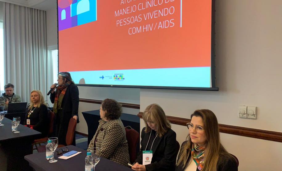 Paraná capacita profissionais sobre manejo clínico de pessoas que vivem com HIV/Aids