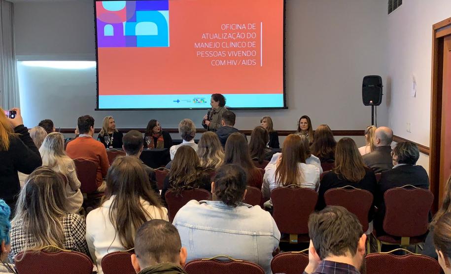 Paraná capacita profissionais sobre manejo clínico de pessoas que vivem com HIV/Aids