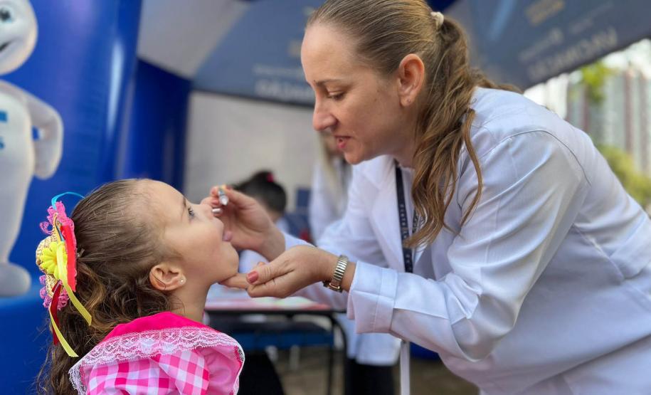 Mais de 70 mil crianças são imunizadas no Dia D contra a poliomielite em todo o Paraná