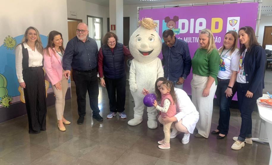 Mais de 70 mil crianças são imunizadas no Dia D contra a poliomielite em todo o Paraná