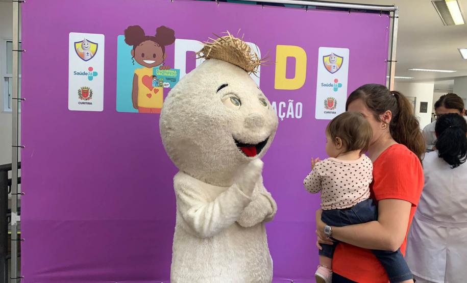 Mais de 70 mil crianças são imunizadas no Dia D contra a poliomielite em todo o Paraná