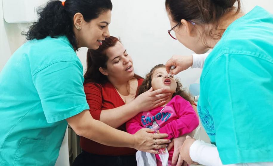 Mais de 70 mil crianças são imunizadas no Dia D contra a poliomielite em todo o Paraná