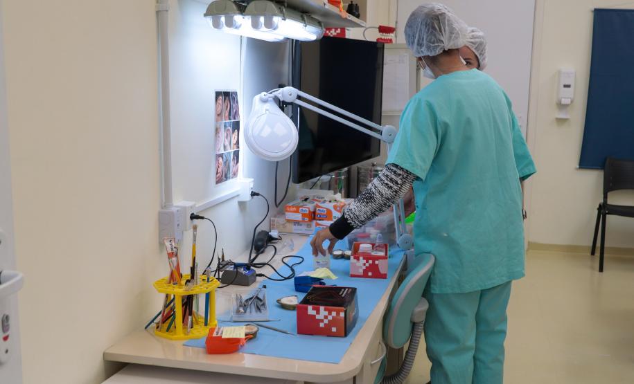 HR produz pelo SUS próteses faciais que recuperam autoestima dos pacientes