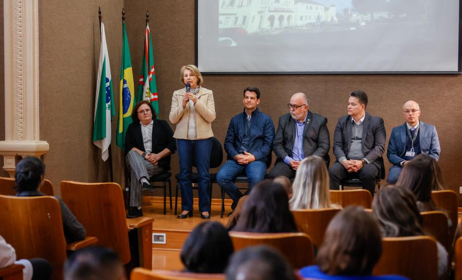 Governo entrega veículos e libera recursos para cirurgias no Hospital do Trabalhador