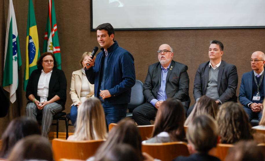 Governo entrega veículos e libera recursos para cirurgias no Hospital do Trabalhador