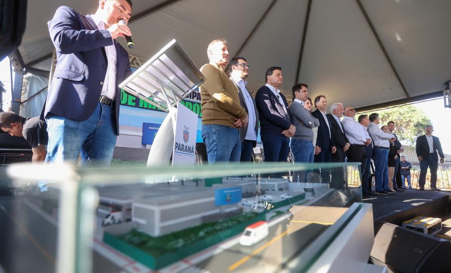 Estado libera R$ 12 milhões para 1º hospital de Imbituva e entrega matrículas de 171 casas