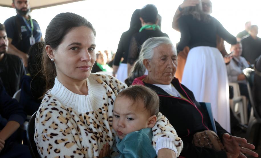 Estado libera R$ 12 milhões para 1º hospital de Imbituva e entrega matrículas de 171 casas