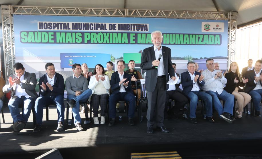 Estado libera R$ 12 milhões para 1º hospital de Imbituva e entrega matrículas de 171 casas