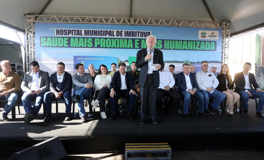 Estado libera R$ 12 milhões para 1º hospital de Imbituva e entrega matrículas de 171 casas