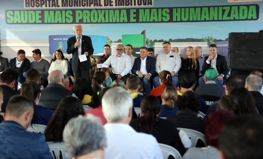 Estado libera R$ 12 milhões para 1º hospital de Imbituva e entrega matrículas de 171 casas