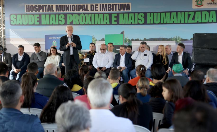 Estado libera R$ 12 milhões para 1º hospital de Imbituva e entrega matrículas de 171 casas