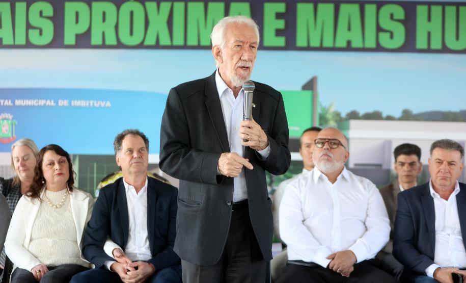 Estado libera R$ 12 milhões para 1º hospital de Imbituva e entrega matrículas de 171 casas
