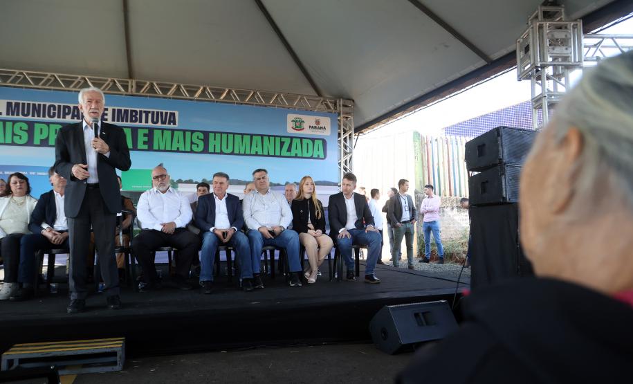 Estado libera R$ 12 milhões para 1º hospital de Imbituva e entrega matrículas de 171 casas