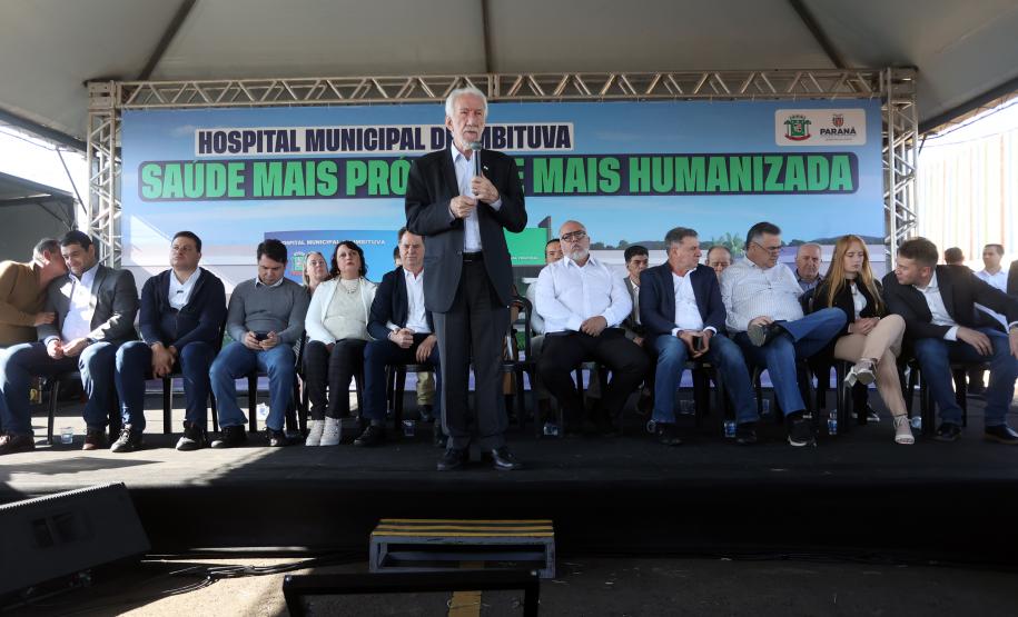 Estado libera R$ 12 milhões para 1º hospital de Imbituva e entrega matrículas de 171 casas