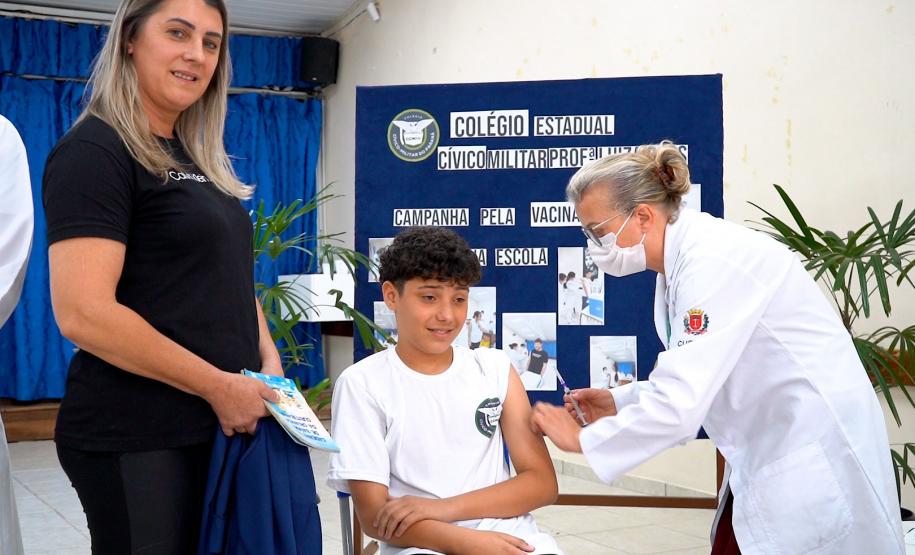 Escolas estaduais e municipais já estão participando da nova força-tarefa de vacinação