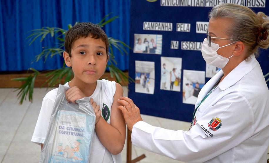 Escolas estaduais e municipais já estão participando da nova força-tarefa de vacinação