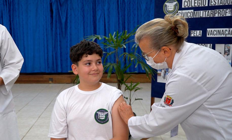Escolas estaduais e municipais já estão participando da nova força-tarefa de vacinação