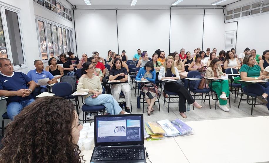 800 profissionais do Paraná vão começar a aplicar auriculoterapia no SUS