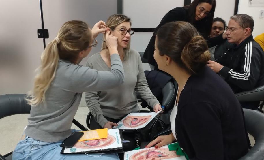 800 profissionais do Paraná vão começar a aplicar auriculoterapia no SUS