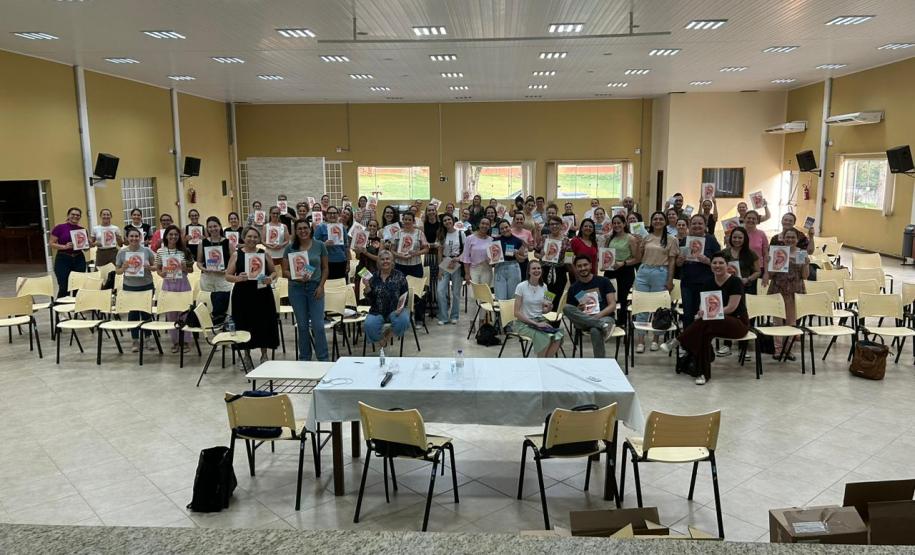 800 profissionais do Paraná vão começar a aplicar auriculoterapia no SUS