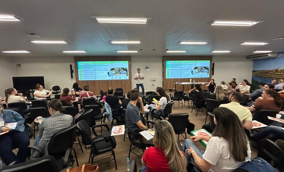 800 profissionais do Paraná vão começar a aplicar auriculoterapia no SUS