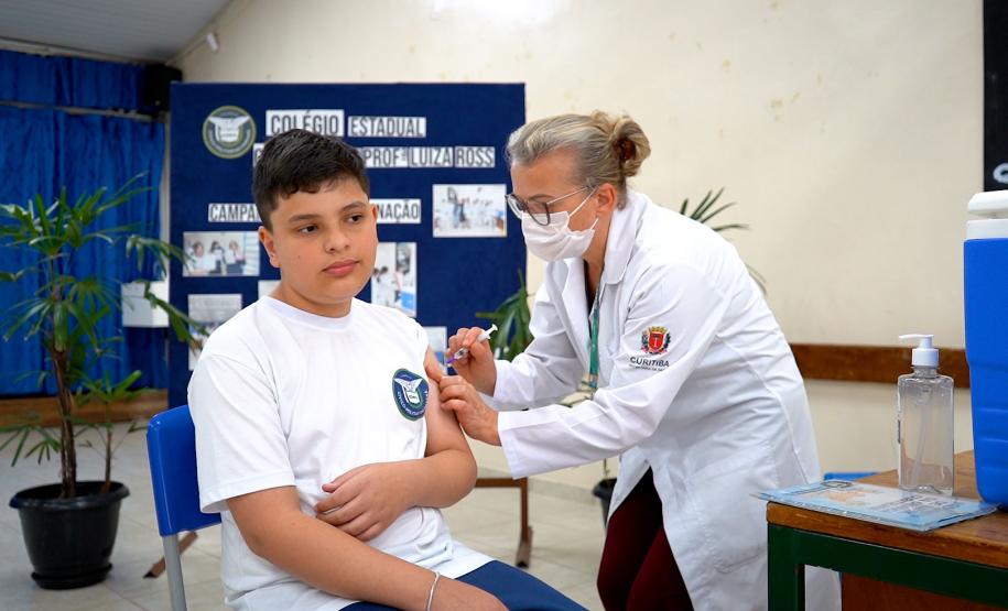 Força-tarefa de vacinação nas escolas é concluída com 292,6 mil doses aplicadas