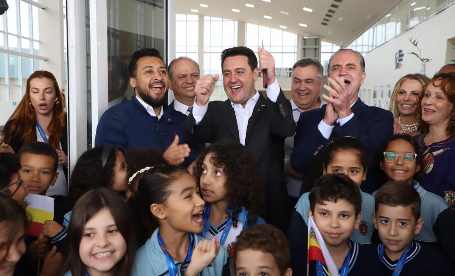 Megaestrutura: governador inaugura Hospital da Criança de Maringá