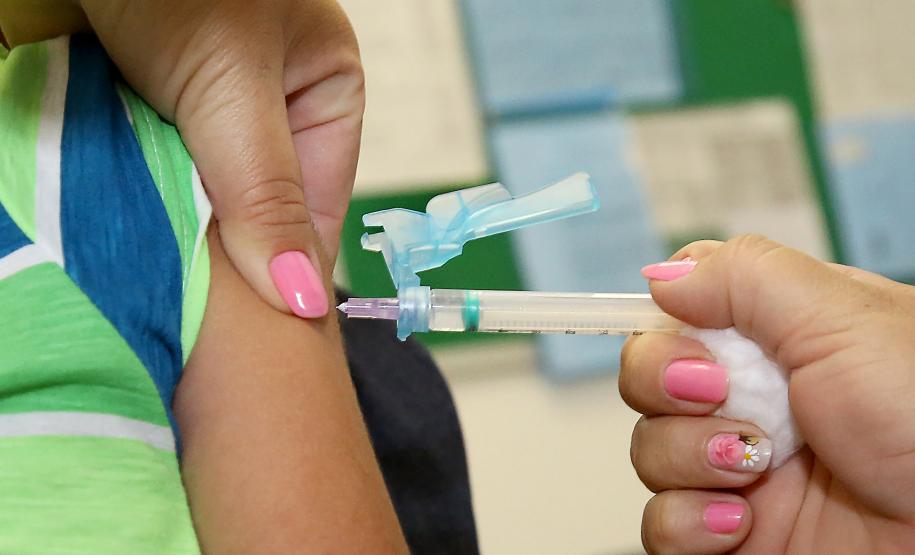 Saúde inicia processo de substituição da vacina oral contra a pólio pela injetável