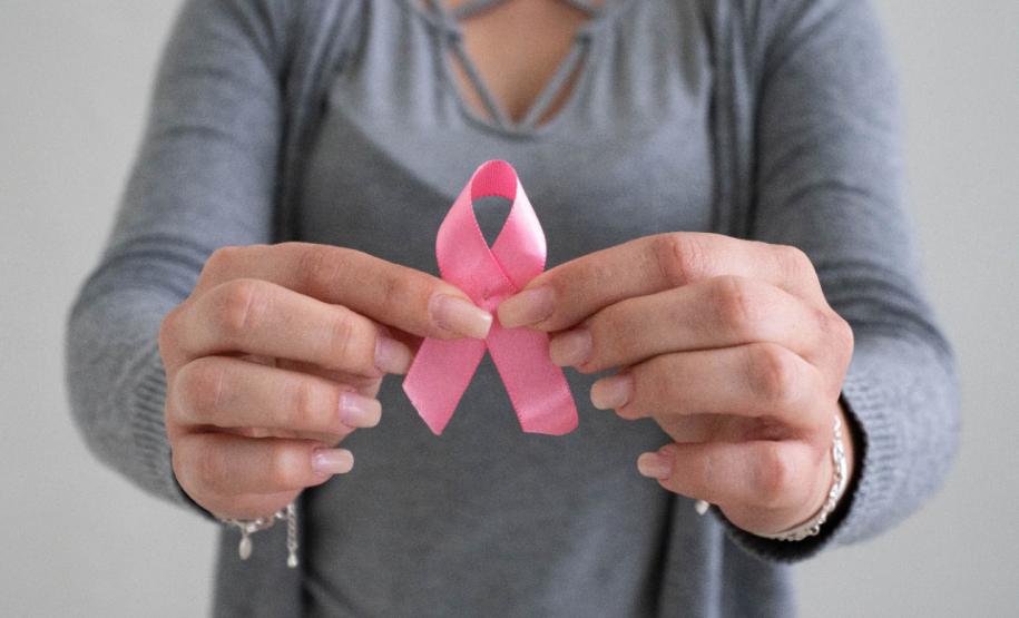 No Paraná Rosa, Estado alerta sobre a prevenção ao câncer e reforça investimentos no SUS