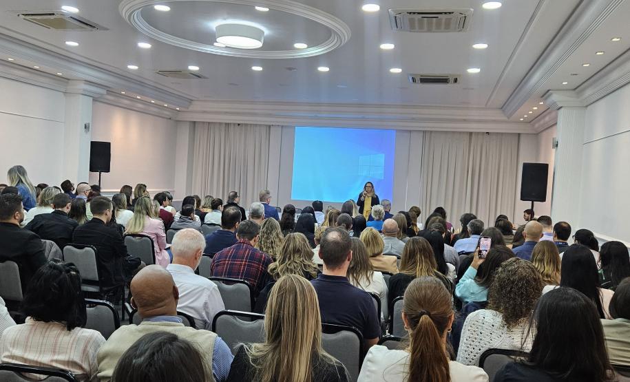 O encontro reuniu cerca de 180 servidores de diferentes áreas, promovendo integração e alinhamento de conceitos e práticas entre profissionais das esferas estadual e federal, além de incentivar o compartilhamento de práticas essenciais para a gestão pública de saúde.