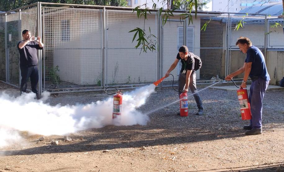 Secretaria da Saúde promove treinamento prático para brigadistas de incêndio