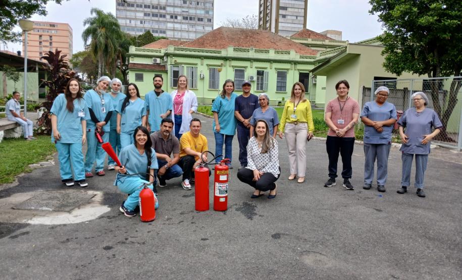 Secretaria da Saúde promove treinamento prático para brigadistas de incêndio
