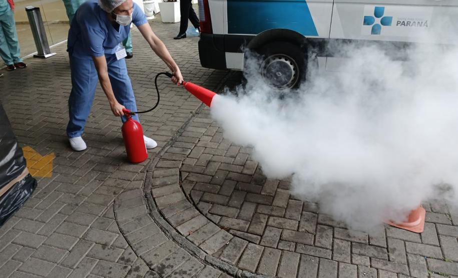 Secretaria da Saúde promove treinamento prático para brigadistas de incêndio
